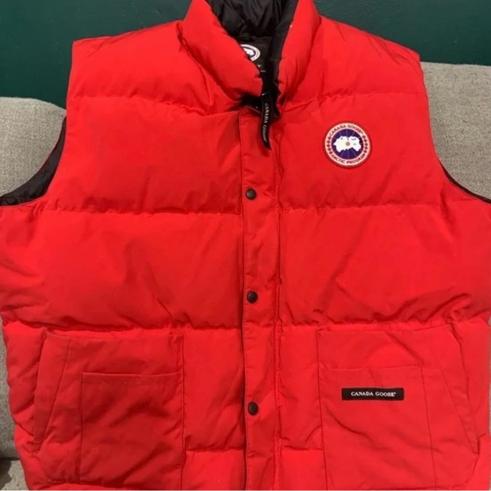 Red Canada Goose Men’s Vest size XXL in Pristine Condition